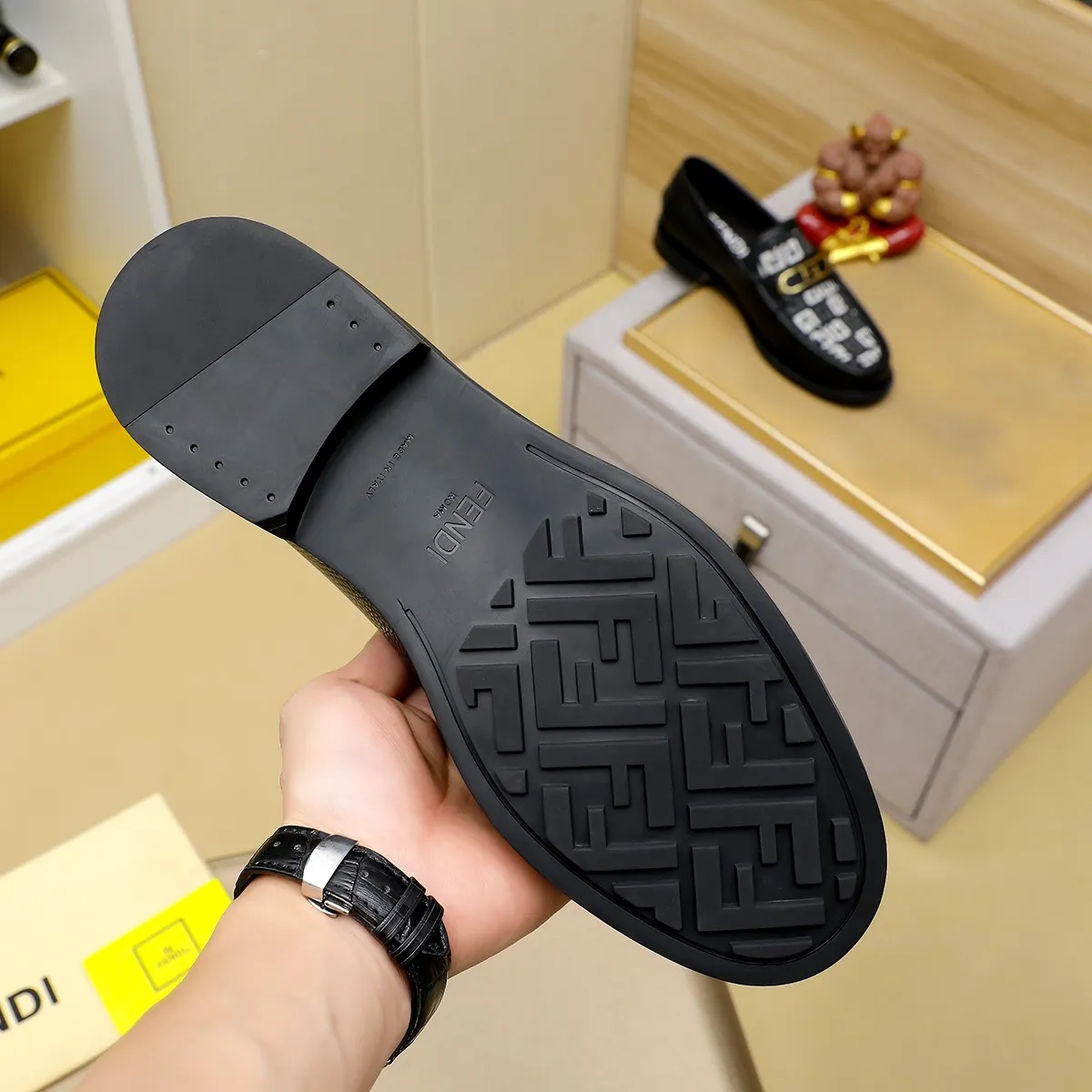 Men's shoes💰460 🕷🕷【FENDI】The latest men's formal leather shoes🇨🇳Classic series not to be missed💯The first layer is made of imported first-layer cowhide☘Original quality, the leather is smooth and delicate🎋The version is awesome, the perfect streamlined outline🍇🐮Leather lining, color, size 38-45...